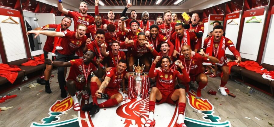 Liverpool našel náhradu za Robertsona: cíl obránce Newcastlu